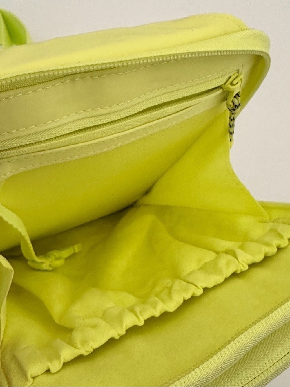 BEIS Sport Sling Crossbody Bag - Picture 6 of 13